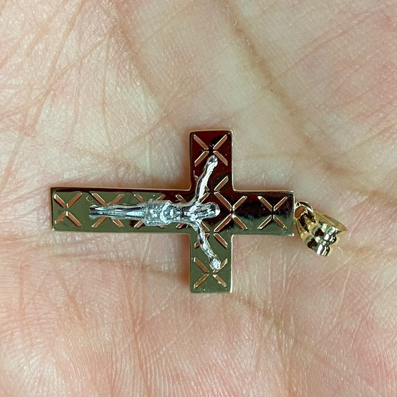 14K Gold Jesus Crucifix Cross Religious Pendant - Picture 3 of 10